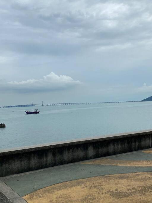 Maritime Suite Duplex Penang- Pemandangan Laut George Town Exteriör bild