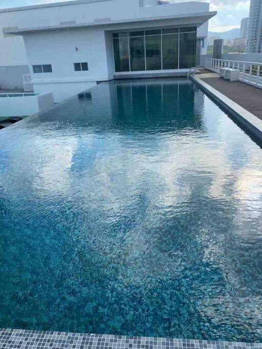 Maritime Suite Duplex Penang- Pemandangan Laut George Town Exteriör bild