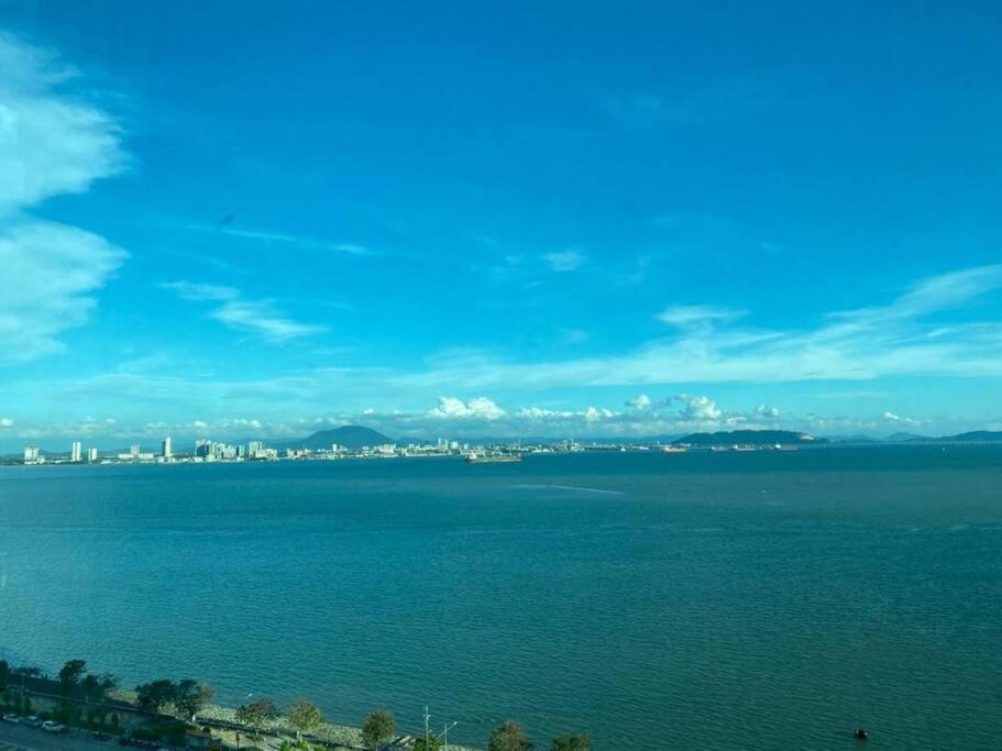 Maritime Suite Duplex Penang- Pemandangan Laut George Town Exteriör bild